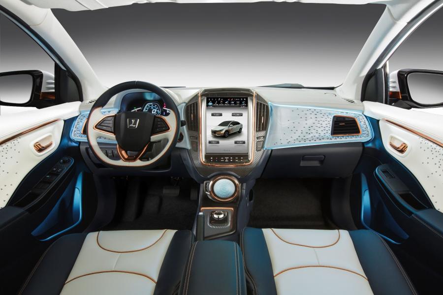 Торпедо Luxgen S3 EV+ Concept 2015 года  (фото 3 из 4)
